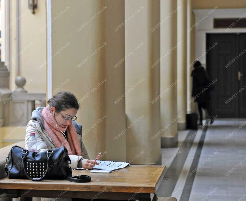 Felsőoktatás - Debrecen - Vizsgaidőszak a Debreceni Egyetemen