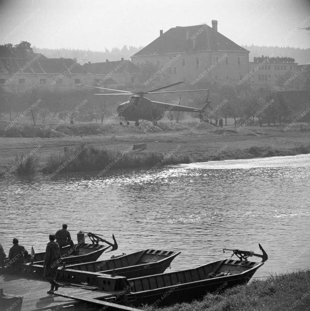 Katonapolitika - Fegyveres erők - Vltava 1966 hadgyakorlat