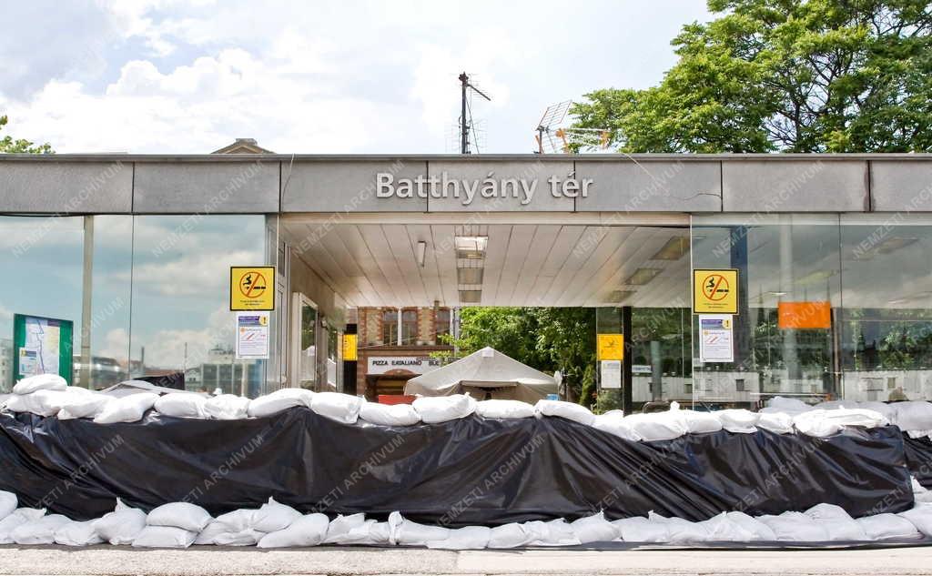 Árvíz - Budapest - Árvízi védekezés a Batthyány téren