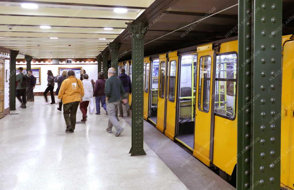 Közlekedés - Budapest - M1-es metró