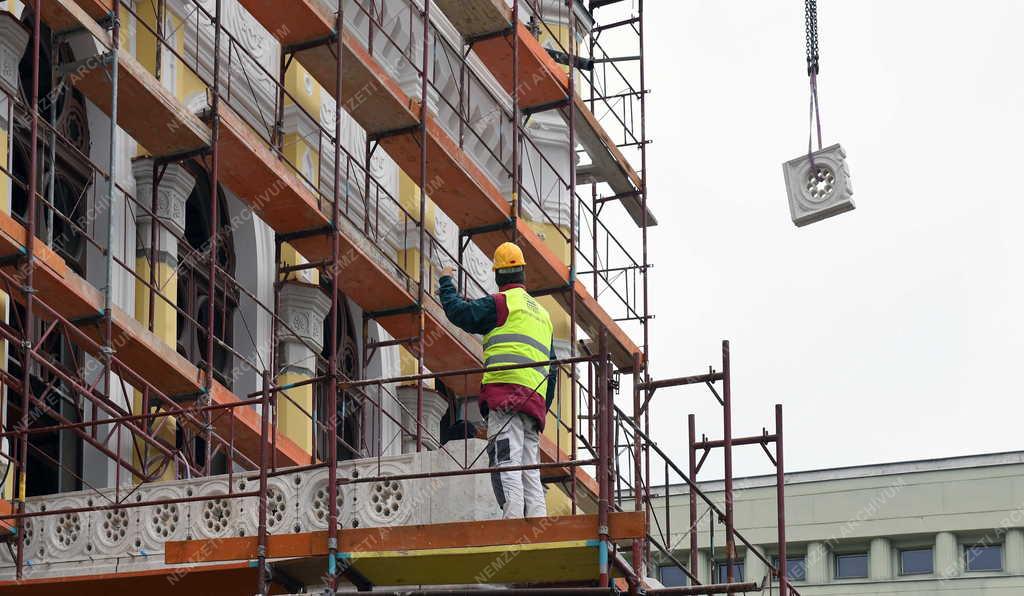 Műemlékvédelem - Felújítják a debreceni Csokonai Nemzeti Színházat