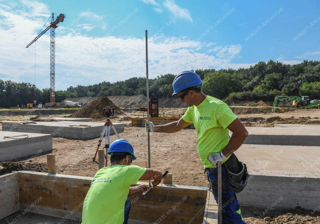 Építőipar - A Debreceni Nemzetközi Iskola építése