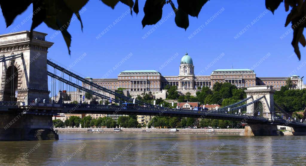 Városkép - Budapest - A Budavári Palota a Dunával