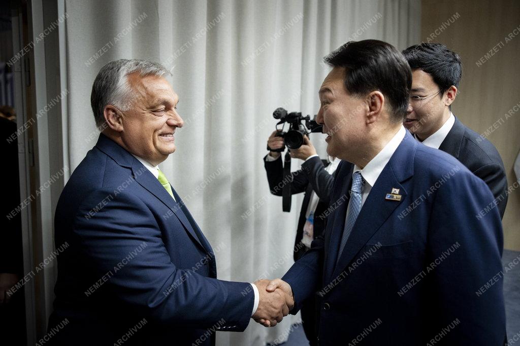 Orbán Viktor Dél-Korea elnökével tárgyalt