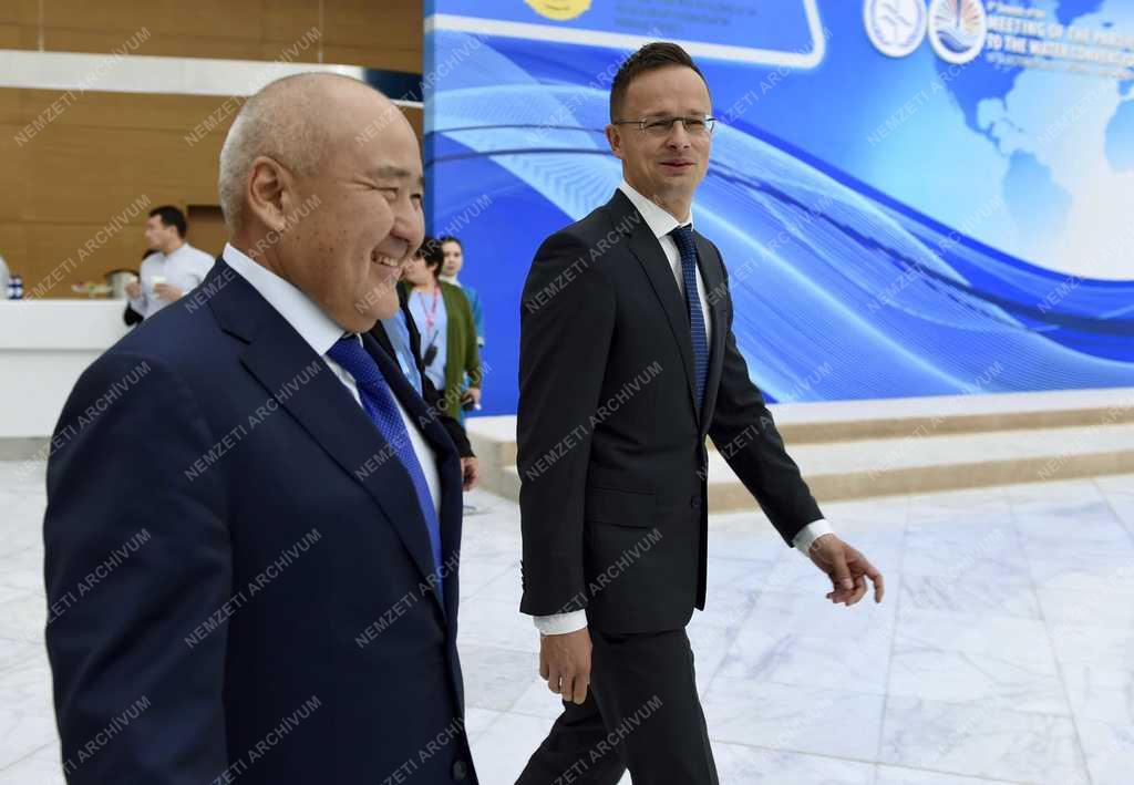 Szijjártó Péter Asztanában