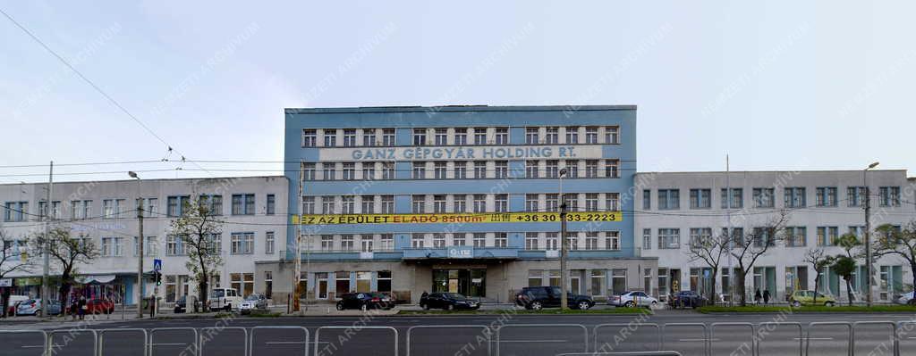 Kereskedelem - Budapest - Új üzletek a Ganz üzemépületében