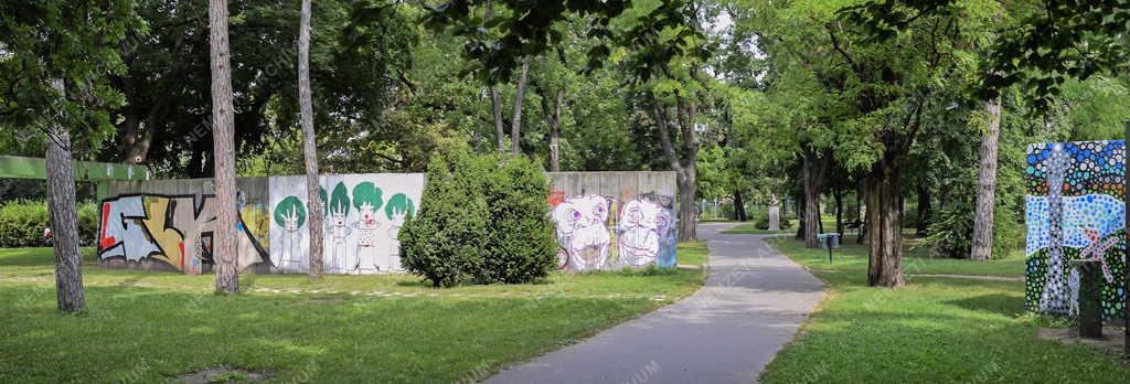 Városkép - Budapest - Graffiti a Városligetben 