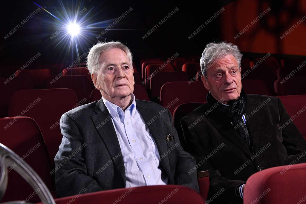 Televízió - Magyar filmek új köntösben