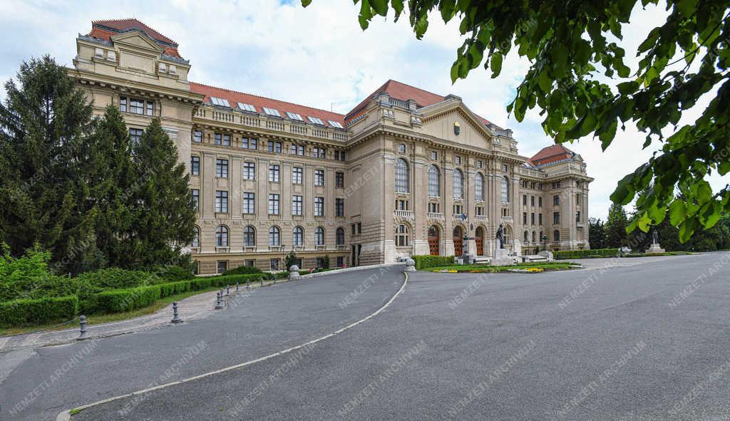 Felsőoktatás - Debrecen - 20 éves a Debreceni Egyetem