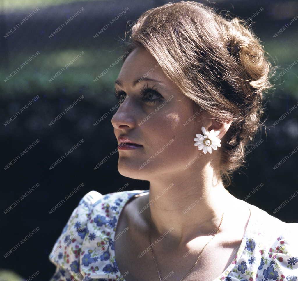 Kultúra - Domonkos Zsuzsa színésznő, operetténekes