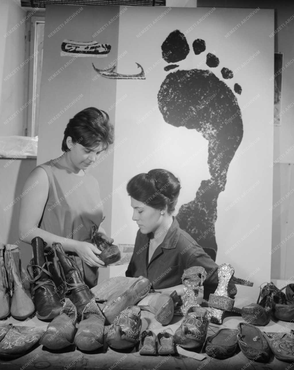 Kultúra - Öt világrész cipői a Néprajzi Múzeumban