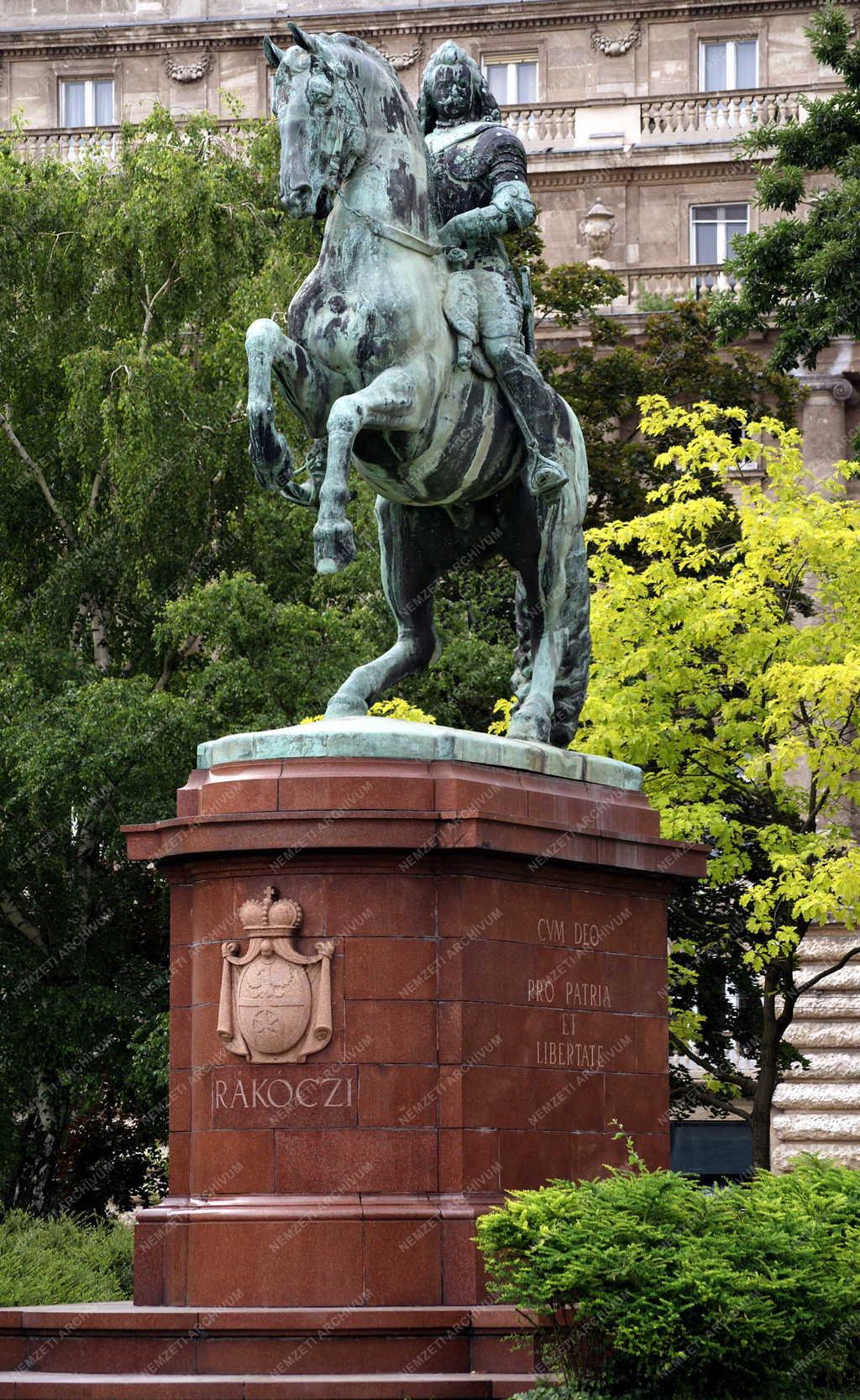 Budapest - Köztéri szobor