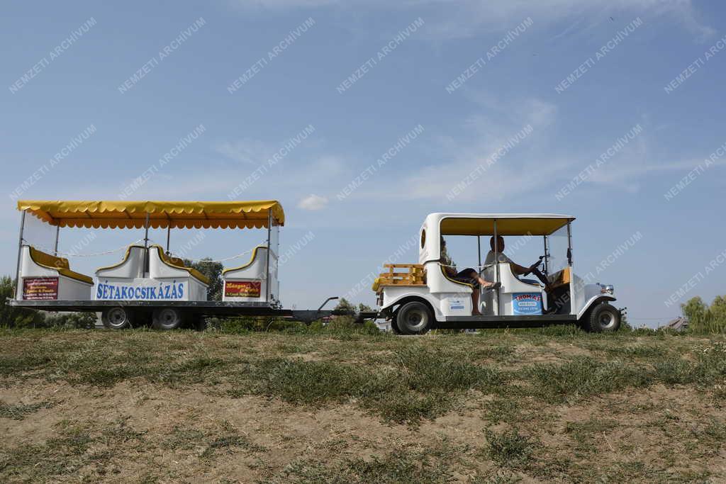 Turizmus - Poroszló - Elektromos meghajtású járműszerelvény