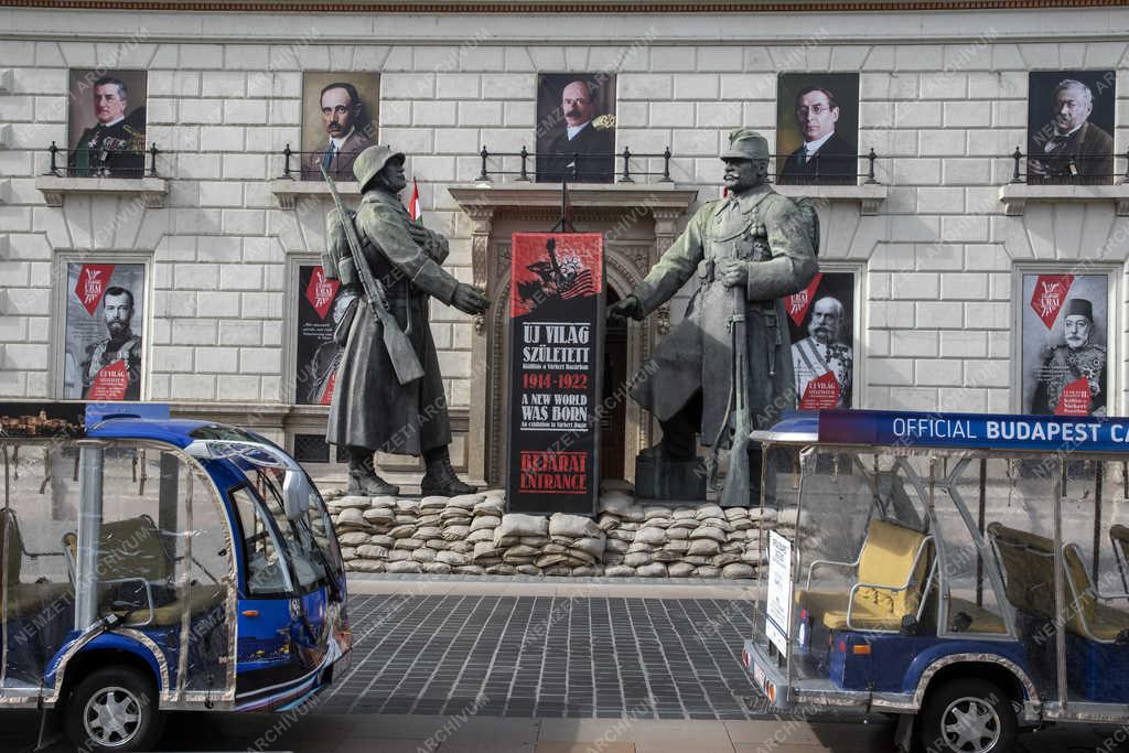  Városkép - Budapest - Új világ született című kiállítás 