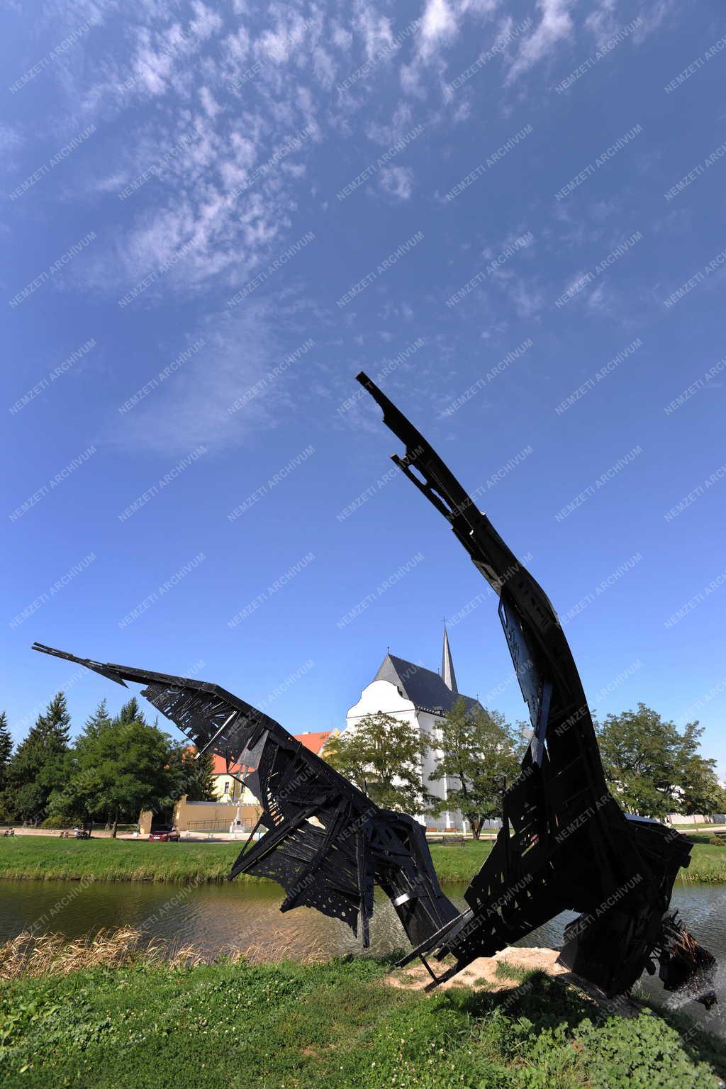 Nyírbátor - Köztéri szobor