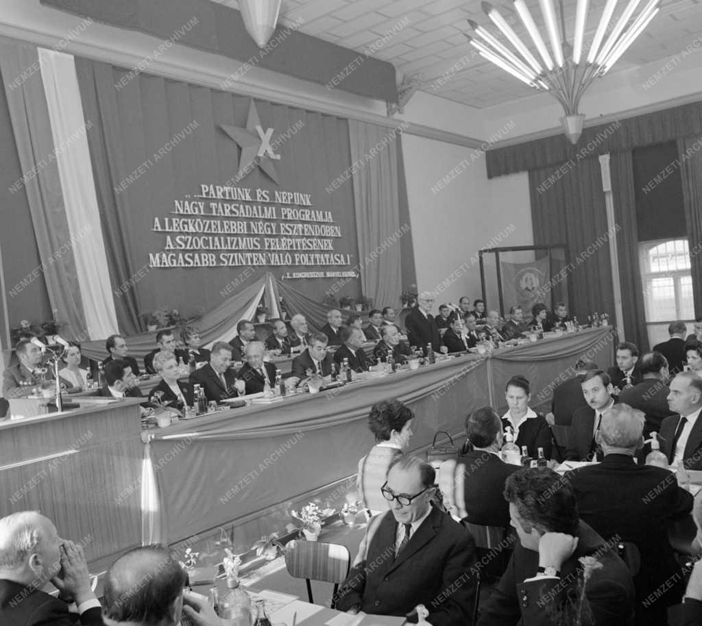 Belpolitika - Ipar - Pártértekezlet a Csepel Vas- és Fémművekben