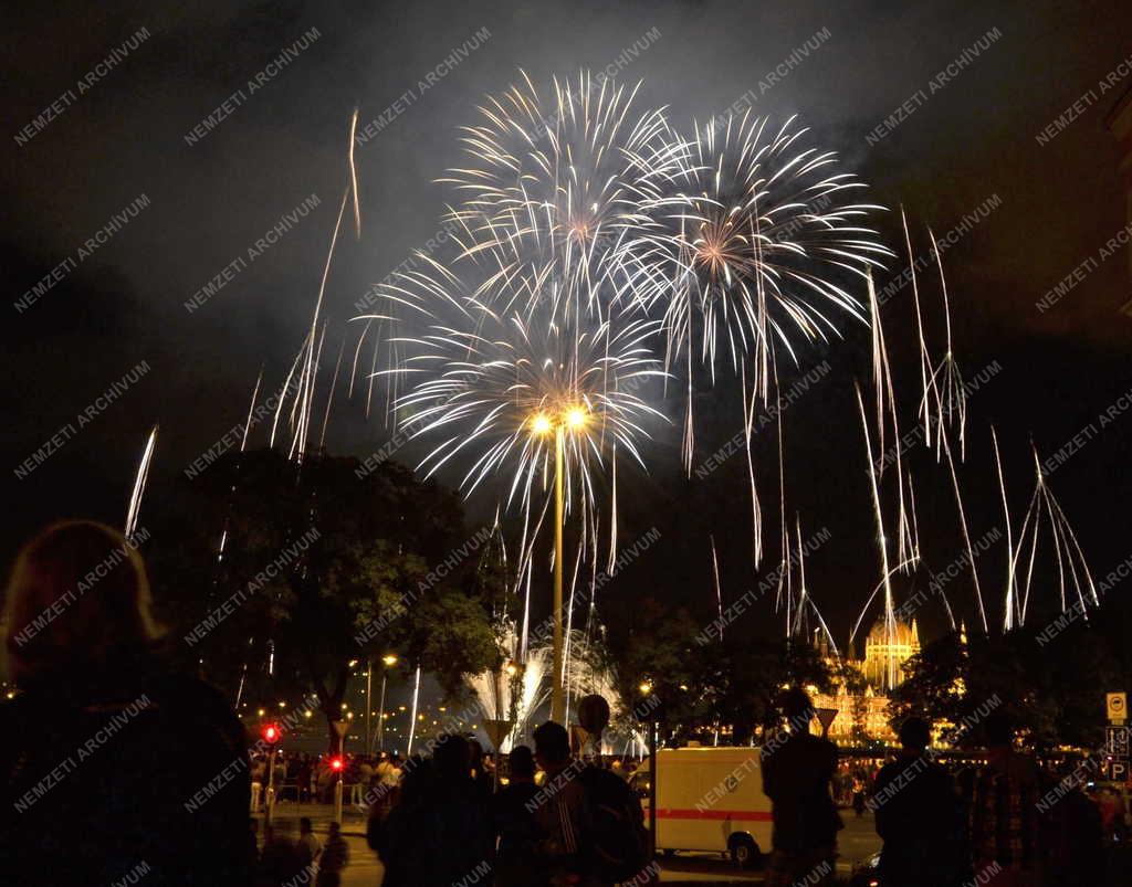 Ünnep - Budapest - Ünnepi tüzijáték augusztus 20-án