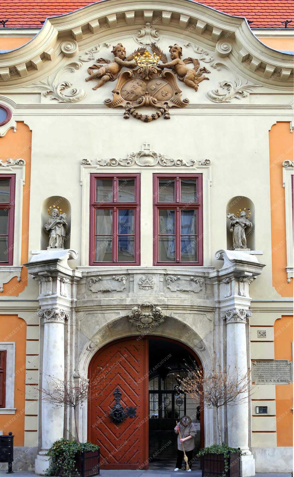 Műemlék épület - Budapest - A Forgách-palota a Várban