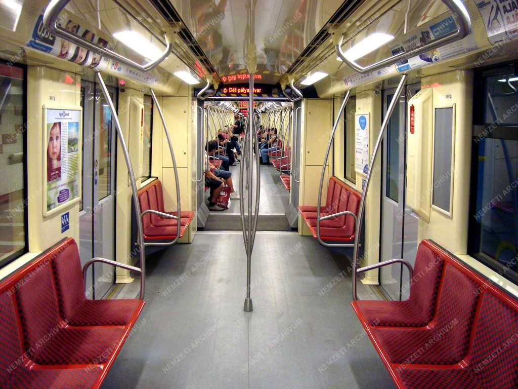 Közlekedés - Budapest - A 2-es metró modern szerelvénye