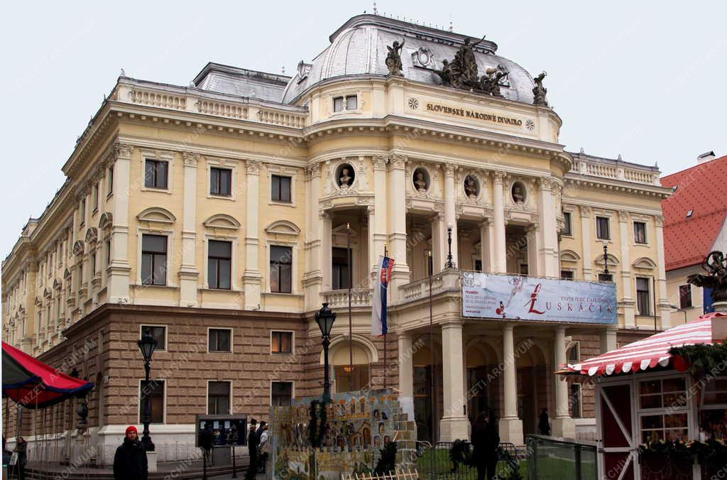 Épület - Pozsony -  A Szlovák Nemzeti Színház épülete
