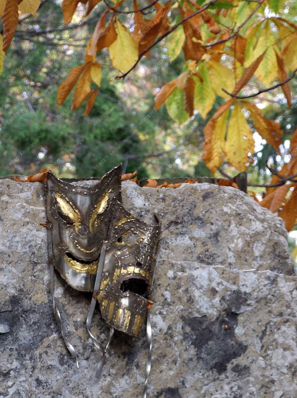 Kegyelet - Várkonyi Zoltán sírja a Farkasréti temetőben