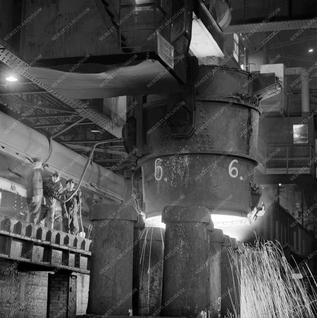 Ipar - Ózdi Kohászati Üzemek