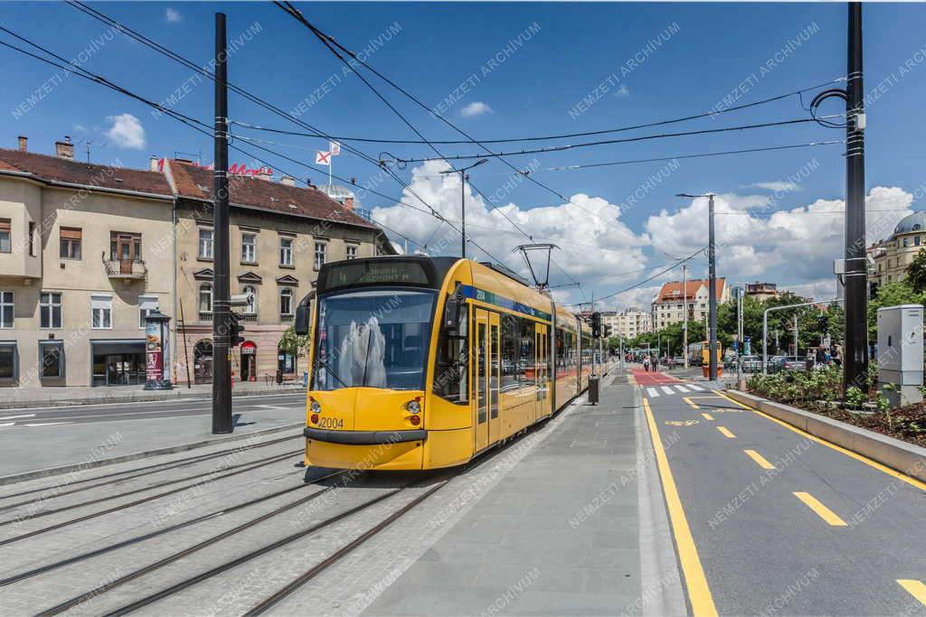 Közlekedés - Budapest - A 4 es villamos a Margit körúton