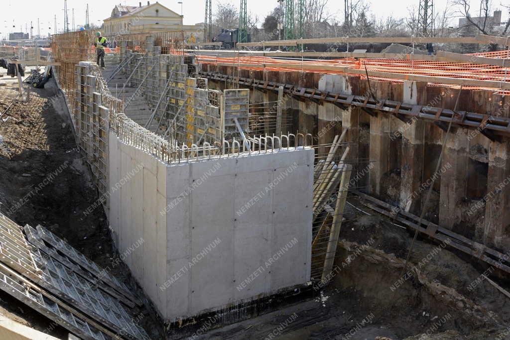 Felújítás - Vác - Megújul a váci vasútállomás