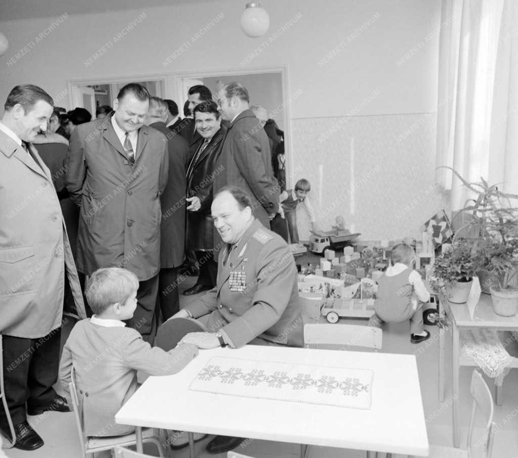 Oktatás - A Magyar Szovjet Barátság Óvoda avatása 