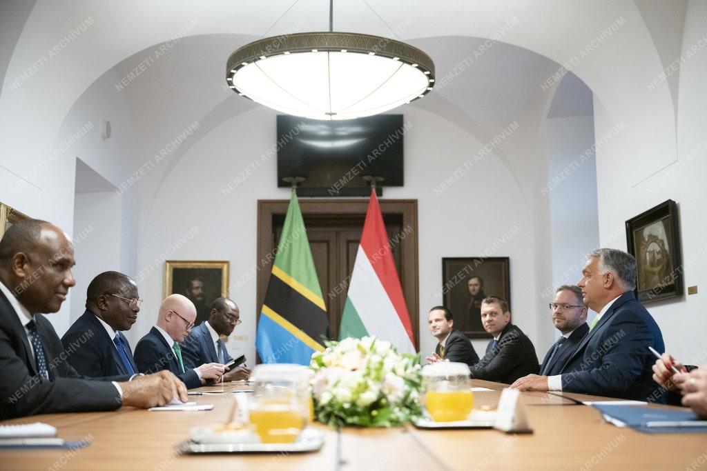 Tanzánia alelnökével tárgyalt Orbán Viktor