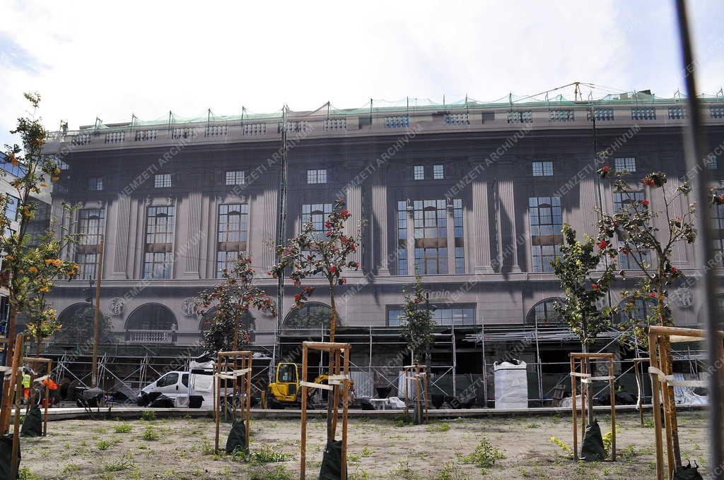 Városkép - Budapest - Felújítják a Corvin Áruházat