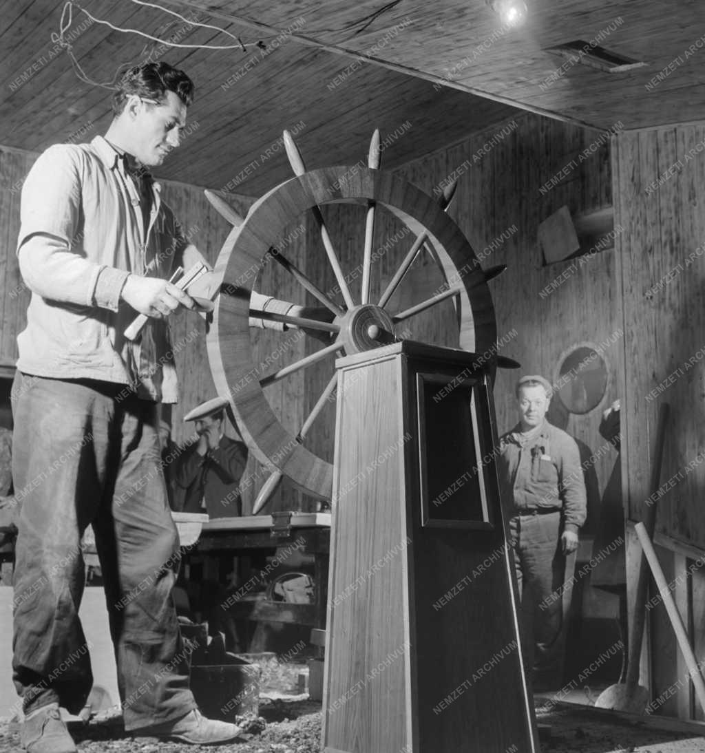 Vendéglátás - Nyitás előtt a Vendéglő a Vasmacskához