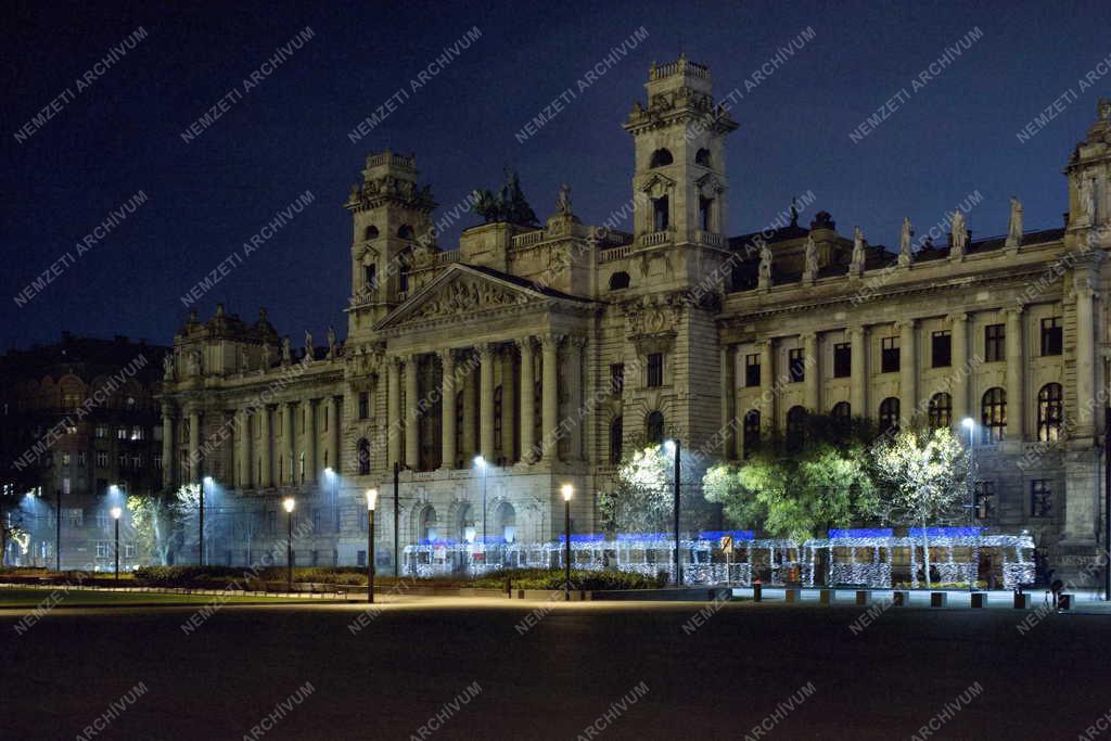 Közlekedés - Budapest - Karácsonyi fényvillamos