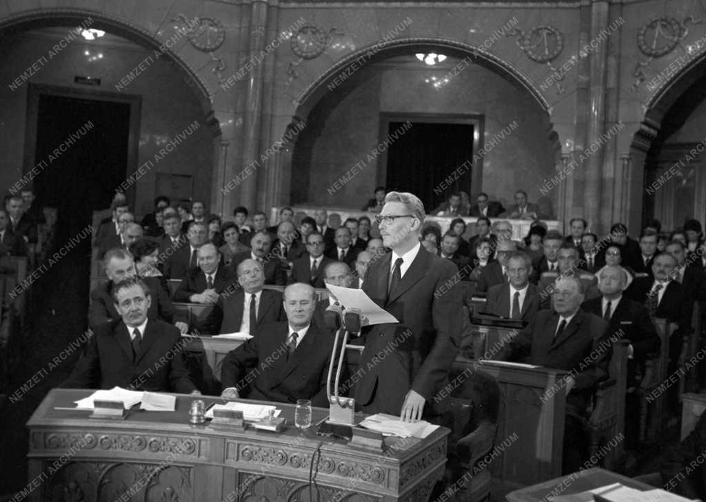 Belpolitika - Országgyűlés