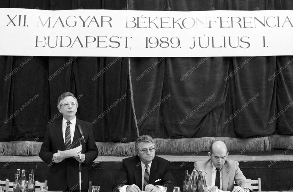 Tanácskozás - Békekonferencia Budapesten