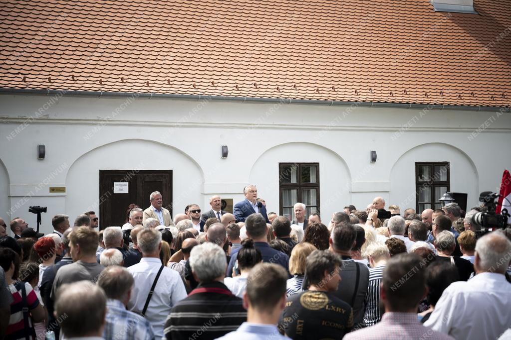 Voks 24 - Orbán Viktor országjáró kampánykörútja