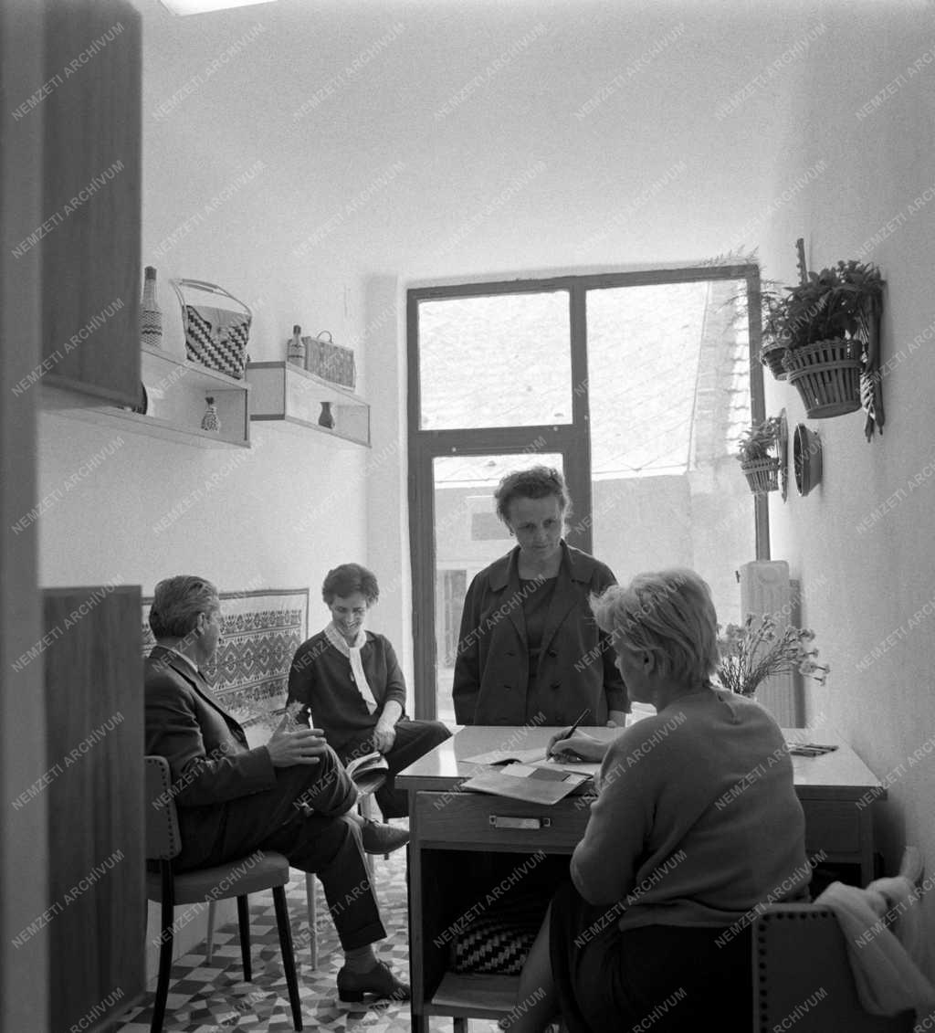 Szolgáltatás - Szolgáltatóház Siófokon