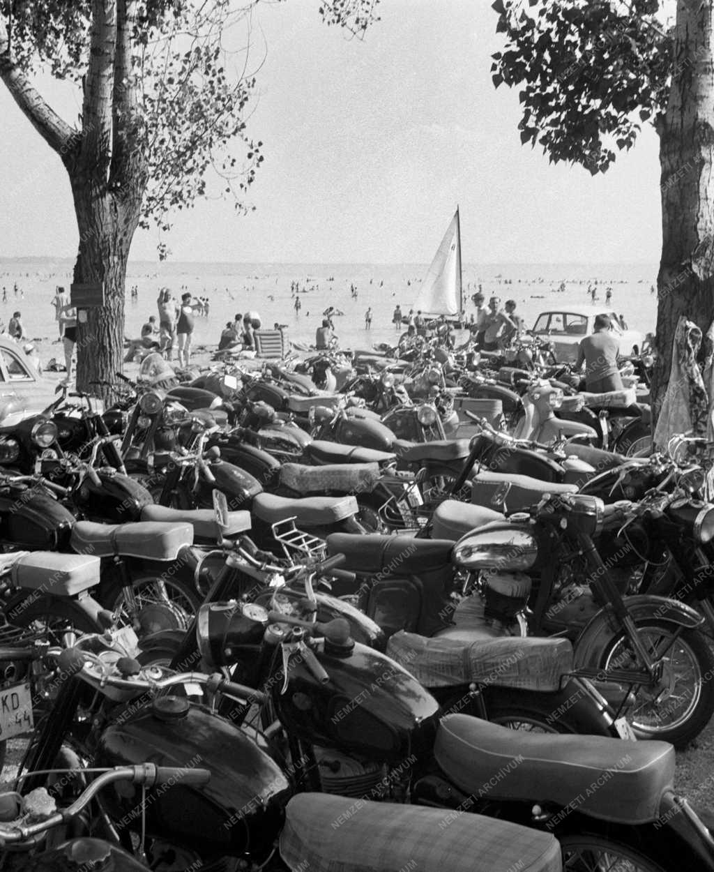 Vakáció - Csúcsforgalom a Balatonon