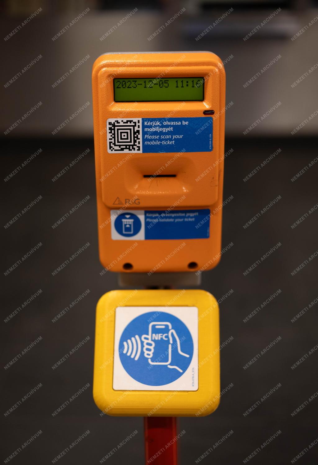 Közlekedés - Budapest - Jegykezelő automata