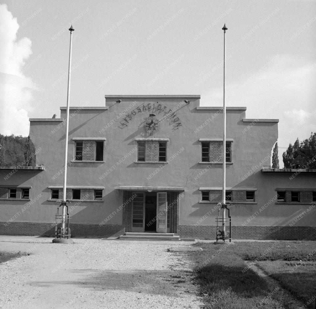 Ipar - A SZIT ifjúsági otthona Ózdon