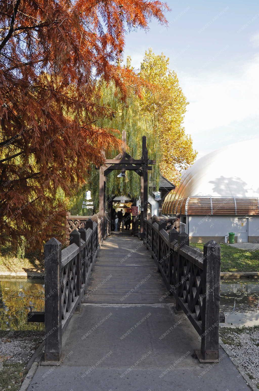 Gyula - A Várfürdő bejárata