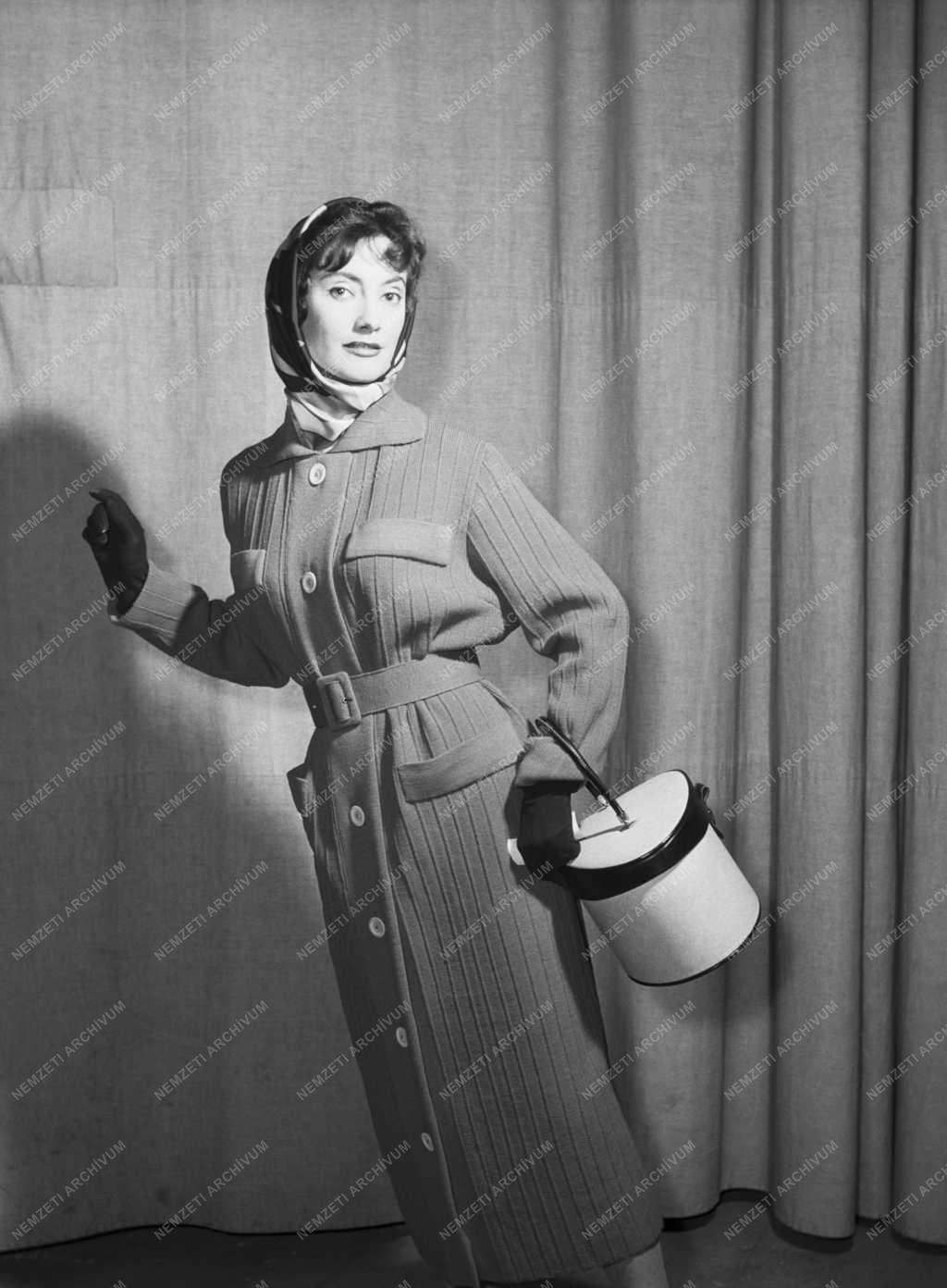 Divat - A Kötszövőipari Mintázó Üzem divatbemutatója