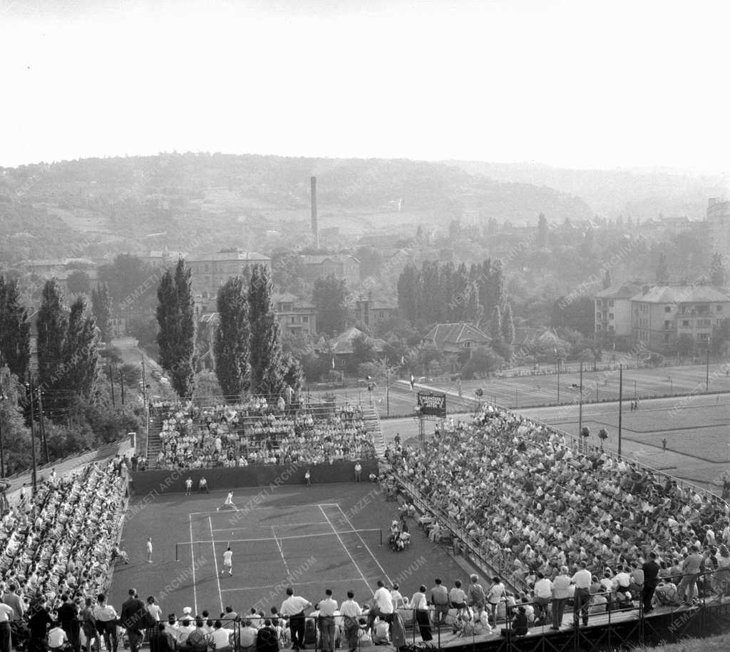 Sport - Tenisz - A Vasas pálya felavatása