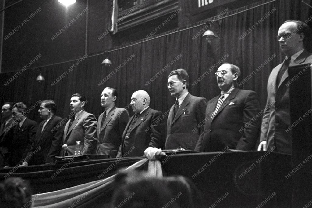 Belpolitika - Párt - MKP konferencia