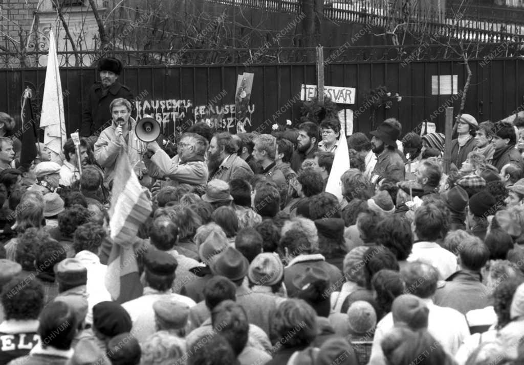 Demonstráció - Tüntetés a román nagykövetség előtt