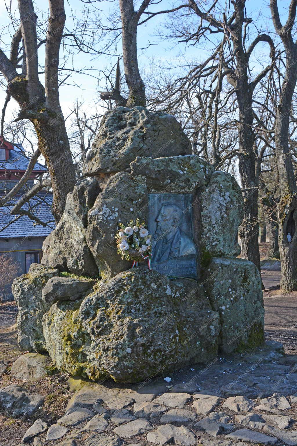 Emlékmű - Téry Ödön emlékműve