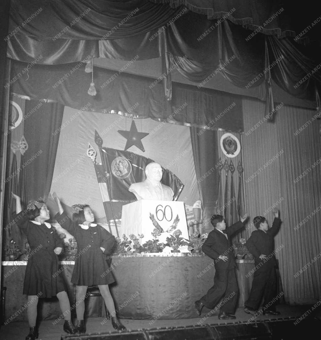 Belpolitika - Ünnep - Rákosi Mátyás 60. születésnapja