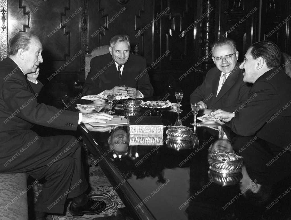 Kitüntetés - Kitüntetés az Országházban 