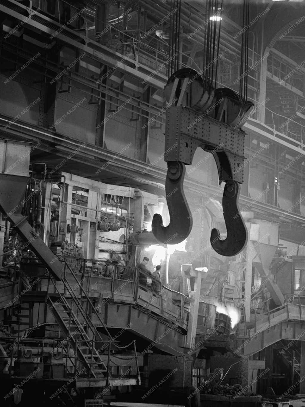 Ipar - Ózdi Kohászati Üzemek 