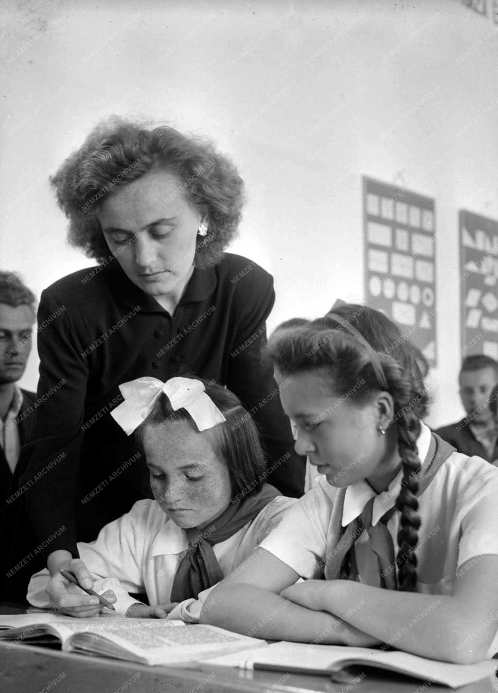 Városkép-életkép - Az egri pedagógiai főiskola